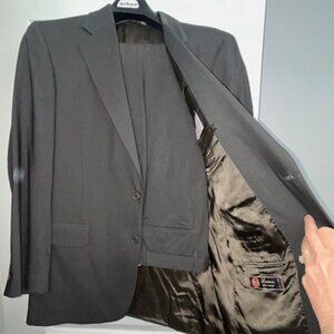 Enrico Valenti Men 2 Pc Suit Made in Italy Charcoal Gray 40R